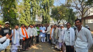 उमरखेडमध्ये रेल्वे भूसंपादन प्रक्रियेसंदर्भात महत्त्वपूर्ण बैठक; खा. नागेश पाटील आष्टीकर यांचा शेतकऱ्यांच्या बांधावरूनच जिल्हाधिकाऱ्यांना फोन..!