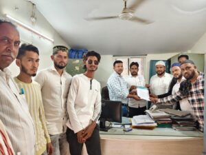 उमरखेड-ढाणकी रोडवर गतिरोधक बसवण्याची एमआयएम (MIM) ची आक्रमक मागणी; अपघातांचे सत्र रोखण्यासाठी निवेदनाद्वारे इशारा