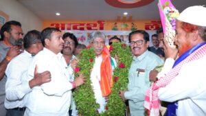 बार्शीत पत्रकारांच्या वतीने मंत्री चंद्रकांत (दादा) पाटील यांचा गौरव; पाल्यांच्या शिक्षणासाठी अन् आरोग्यासाठी मदतीचा ‘हात’..!