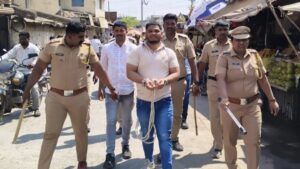 जामखेड पोलिसांचा गुन्हेगारांना दणका; कुख्यात गुंड ‘चिंग्या मोरे’ची शहरातून काढली धिंड..!