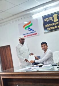 लोणी ग्रामपंचायतीच्या ‘मनमानी’ कारभाराविरोधात महिला सदस्य आक्रमक; मागण्या मान्य न झाल्यास सहकुटुंब उपोषणाचा इशारा