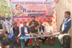 महाड येथे ‘भीमाची लेकरं ऑर्गनायझेशन’तर्फे भारतीय संविधानाचे निःशुल्क वितरण..!