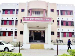 मार्च एंडिंग मुळे सुट्टीच्या दिवशीही वाशिम जिल्हा परिषद गजबजली