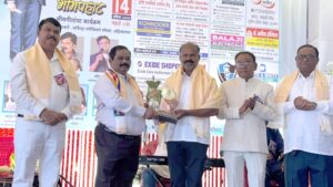 हजारो रुग्णांना दिली नवदृष्टी! ‘नेत्रदूत’ जालिंदर बोरुडे यांना प्रतिष्ठित ‘समाजभूषण पुरस्कार’ प्रदान