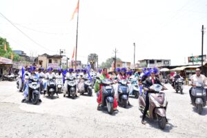डॉ. बाबासाहेब आंबेडकर जयंतीनिमित्त महाराष्ट्र नवनिर्माण महिला असंघटीत कामगार व कर्मचारी सेनेच्या महिलांची बाईक रॅली काढून महामानवास मानवंदना