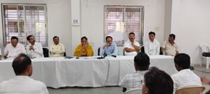 मतदार यादी पुनरीक्षण मोहिमेला गती: घरोघरी येणाऱ्या बीएलओंना सहकार्य करा; तहसीलदार विकास बिक्कड यांचे आवाहन