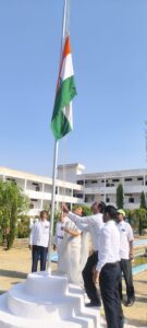 सिद्धार्थ कला वाणिज्य व विज्ञान महाविद्यालयात १ मे महाराष्ट्र दिन , कामगार दिन व बुद्ध जयंती, उत्साहात साजरी करण्यात आली.
