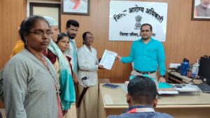 हक्काच्या पगारासाठी महिलांचा एल्गार! जिल्हा आरोग्य अधिकारी कार्यालयावर धडक मोर्चा; प्रशासनाला दिला अल्टिमेटम