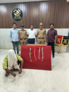 ग्राम वाकद येथुन 02 तलवार हस्तगत; आरोपी अटक स्थानिक गुन्हे शाखाची कारवाई