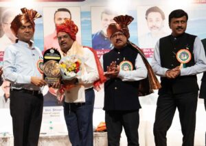 विकास देशमुख यांना मुख्यमंत्र्यांच्या हस्ते ‘महागौरव’ पुरस्कार !