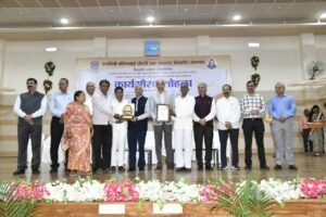 विद्यापीठाचा दैनिक वेतनिक पुरस्कार अविनाश पाटील यांना !