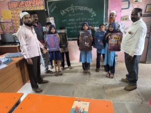 सांगवी बुद्रुकमध्ये विद्यार्थ्यांना स्कूल बॅगचे वाटप !