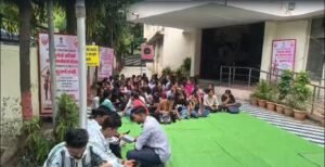 NAGPUR | २६ वर्षांची अट रद्द करा; आदिवासी विद्यार्थी आक्रमक !