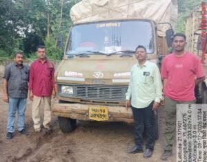 किनगाव-जळगाव रस्त्यावर लाकूड वाहतूक करणारे वाहन जप्त !