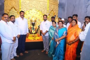 केजमध्ये ‘बद्रीनाथ धाम’ देखाव्याचे भव्य उद्घाटन !
