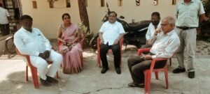 एकनाथ खडसेंची किनगाव स्कूलला सदिच्छा भेट !
