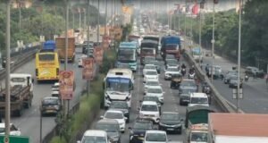 कोकणाकडे जाणाऱ्या वाहनांची गर्दी; कळंबोलीत वाहतूक कोंडी !