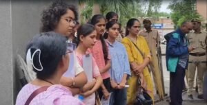 दोन मिनिटे उशीर अन् UPSC केंद्रावर विद्यार्थ्यांचा प्रवेश नाकारला!