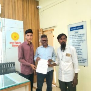 यावल शहरात भटक्या कुत्र्यांचा वाढता त्रास मुख्याधिकाऱ्यांना निवेदन !