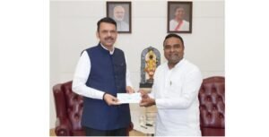 आ.अंतापूरकरांकडून दुष्काळग्रस्तांना २ लाख ४५ हजारांची मदत!